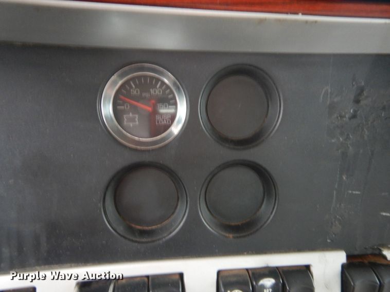 image for item HW9332 2007 Kenworth T800  dump truck