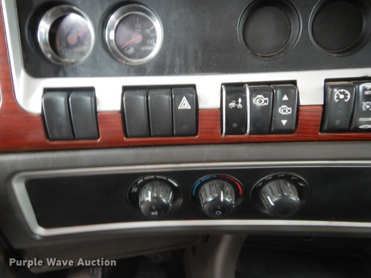 image for item HW9332 2007 Kenworth T800  dump truck