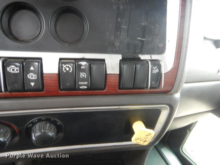 image for item HW9332 2007 Kenworth T800  dump truck