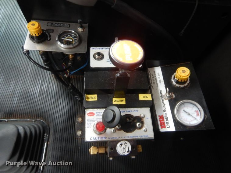 image for item HW9332 2007 Kenworth T800  dump truck