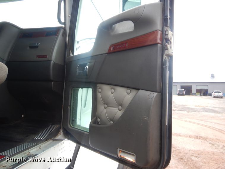 image for item HW9332 2007 Kenworth T800  dump truck