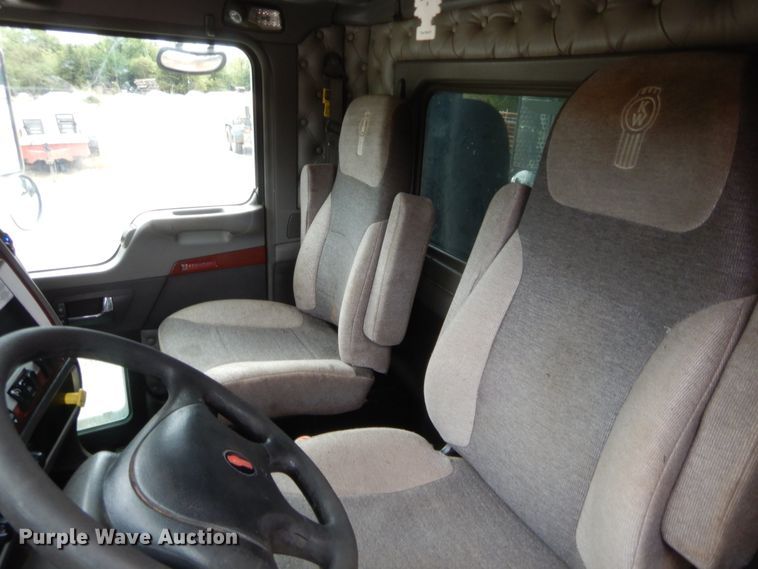 image for item HW9333 2007 Kenworth T800  dump truck