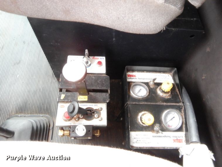 image for item HW9333 2007 Kenworth T800  dump truck