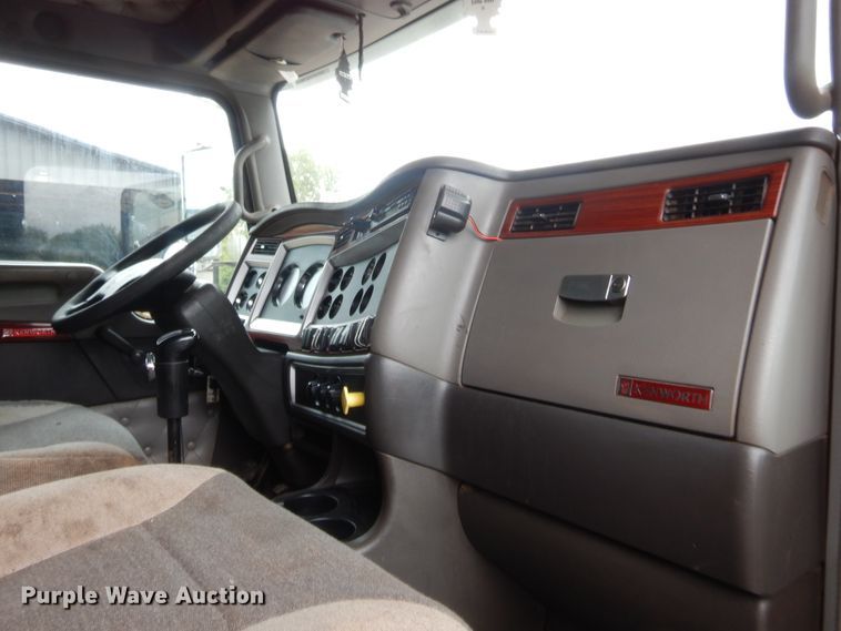 image for item HW9333 2007 Kenworth T800  dump truck