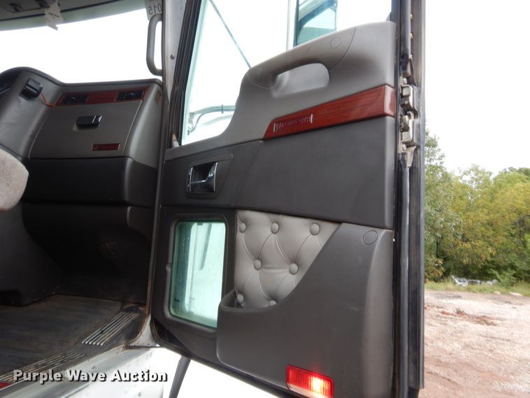 image for item HW9333 2007 Kenworth T800  dump truck