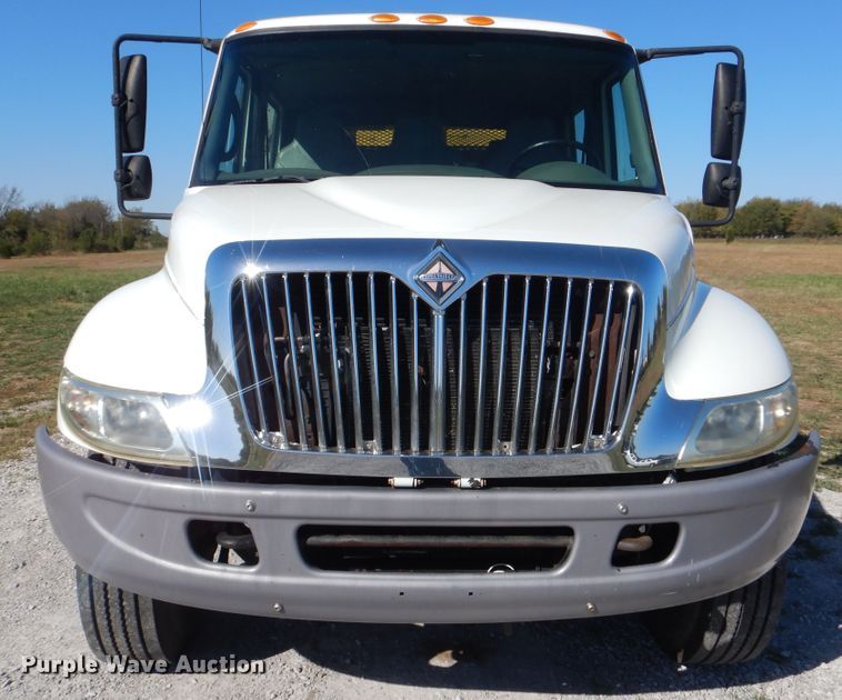 image for item HX9000 2006 International 4300 utility truck