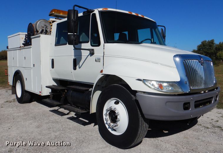 image for item HX9000 2006 International 4300 utility truck