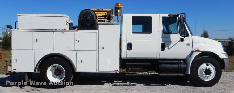 image for item HX9000 2006 International 4300 utility truck