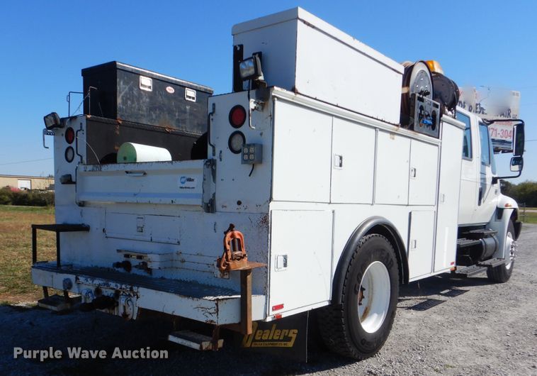 image for item HX9000 2006 International 4300 utility truck