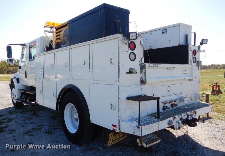 image for item HX9000 2006 International 4300 utility truck