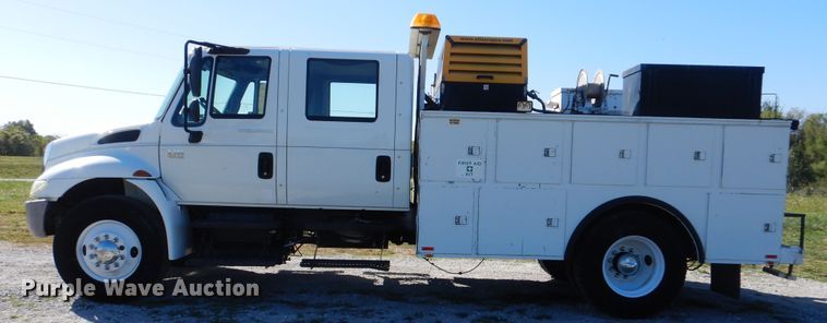 image for item HX9000 2006 International 4300 utility truck