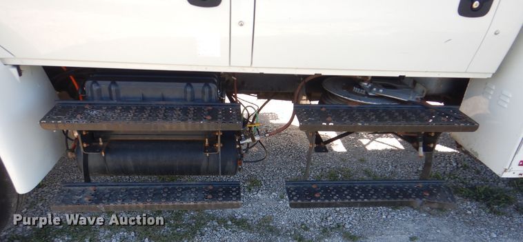 image for item HX9000 2006 International 4300 utility truck