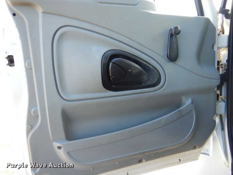 image for item HX9000 2006 International 4300 utility truck