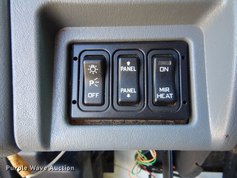 image for item HX9000 2006 International 4300 utility truck