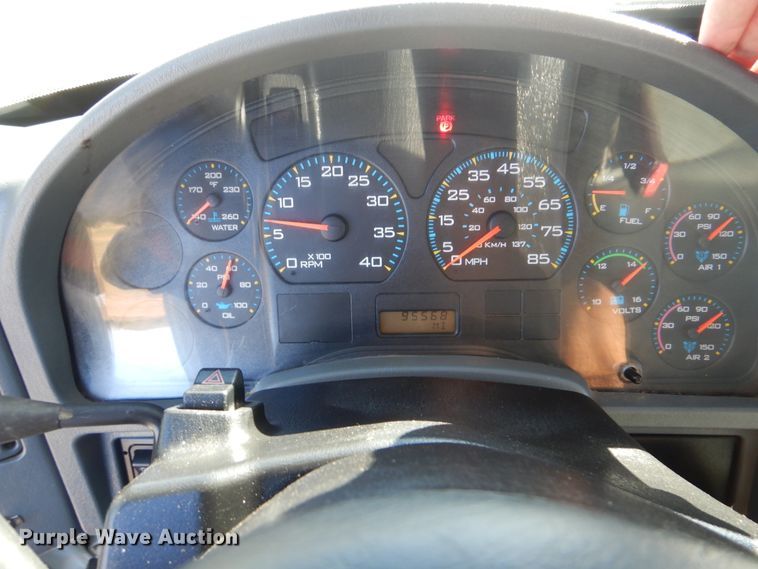 image for item HX9000 2006 International 4300 utility truck