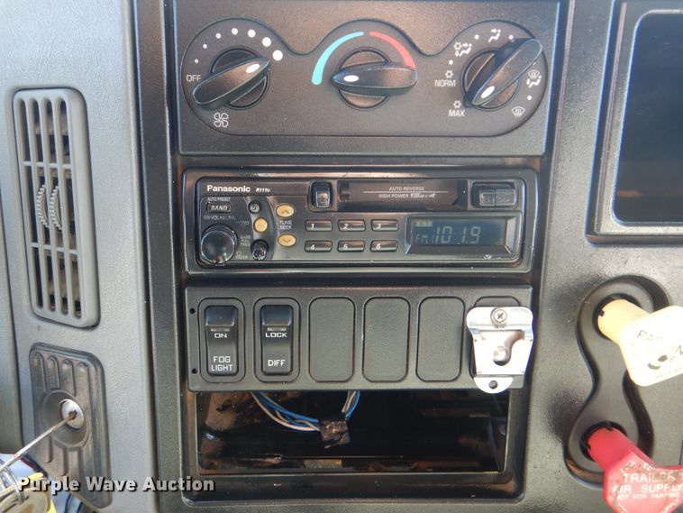 image for item HX9000 2006 International 4300 utility truck