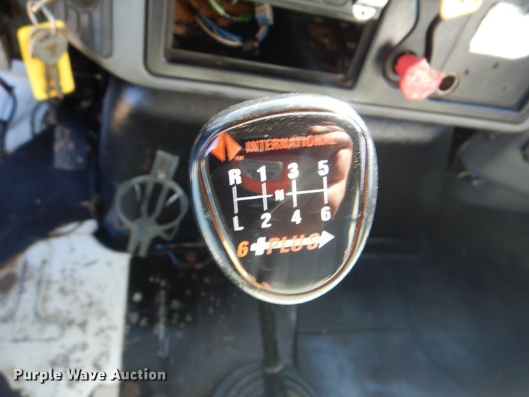 image for item HX9000 2006 International 4300 utility truck