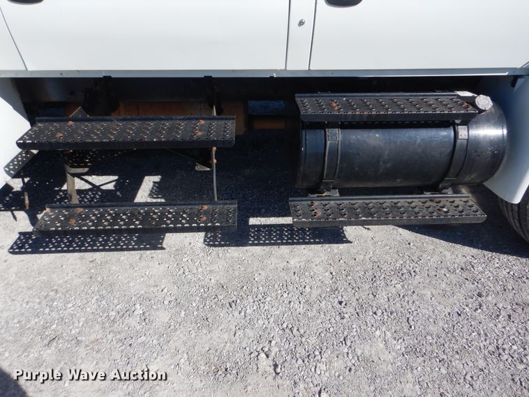 image for item HX9000 2006 International 4300 utility truck