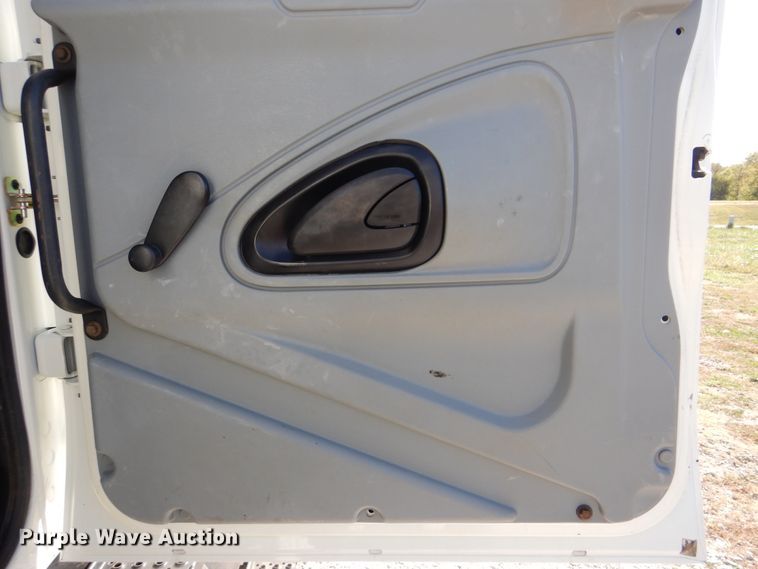 image for item HX9000 2006 International 4300 utility truck