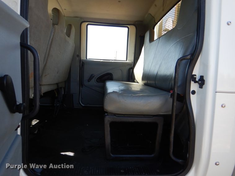 image for item HX9000 2006 International 4300 utility truck