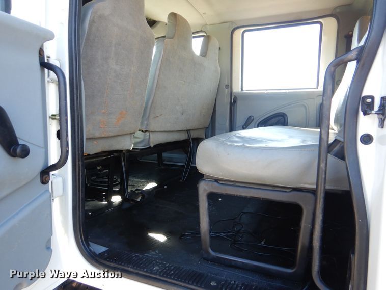 image for item HX9000 2006 International 4300 utility truck