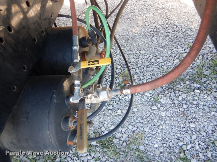 image for item HX9000 2006 International 4300 utility truck