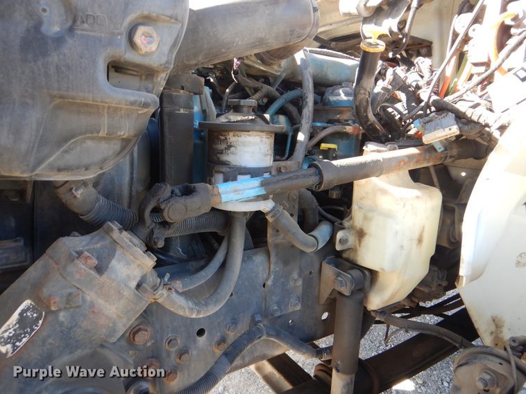 image for item HX9000 2006 International 4300 utility truck