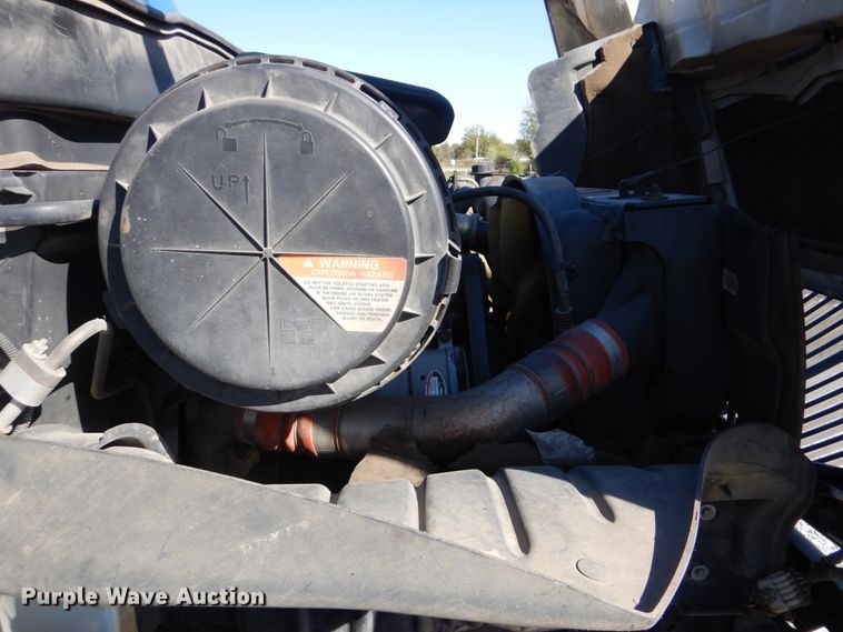 image for item HX9000 2006 International 4300 utility truck