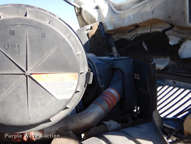 image for item HX9000 2006 International 4300 utility truck