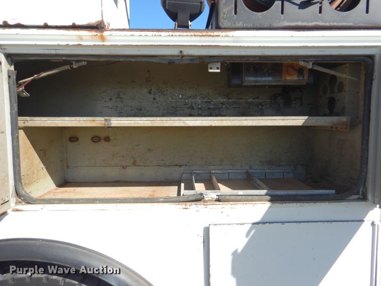 image for item HX9000 2006 International 4300 utility truck