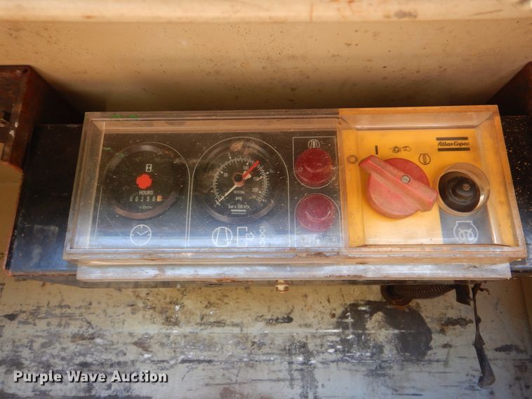 image for item HX9000 2006 International 4300 utility truck