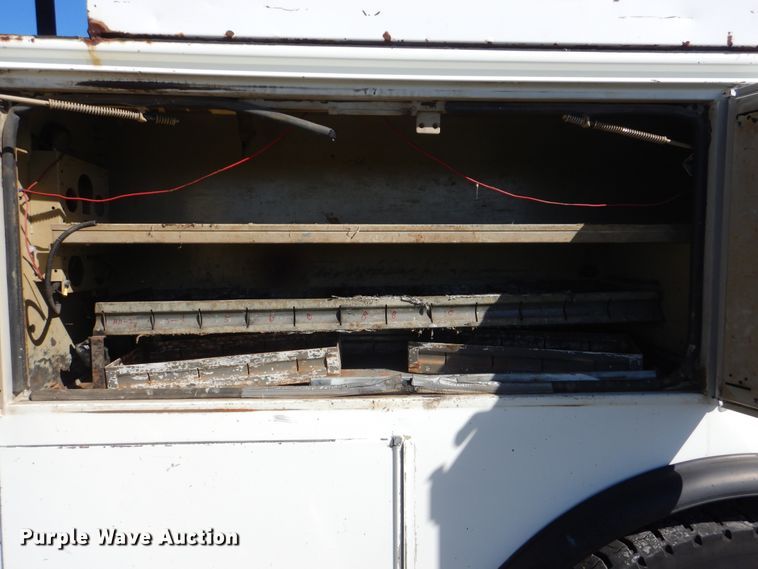 image for item HX9000 2006 International 4300 utility truck