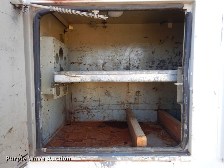 image for item HX9000 2006 International 4300 utility truck