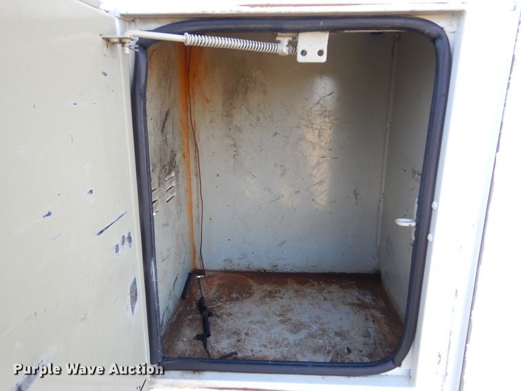 image for item HX9000 2006 International 4300 utility truck