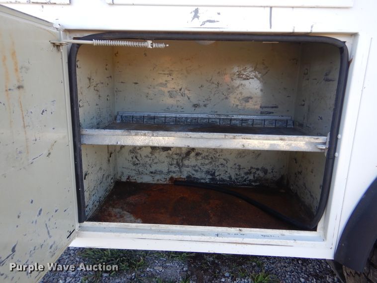 image for item HX9000 2006 International 4300 utility truck