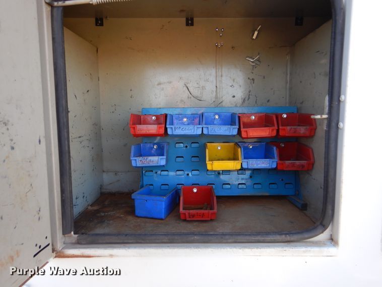 image for item HX9000 2006 International 4300 utility truck