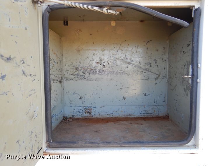 image for item HX9000 2006 International 4300 utility truck