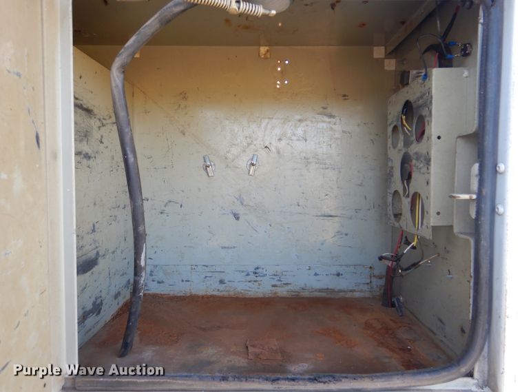 image for item HX9000 2006 International 4300 utility truck