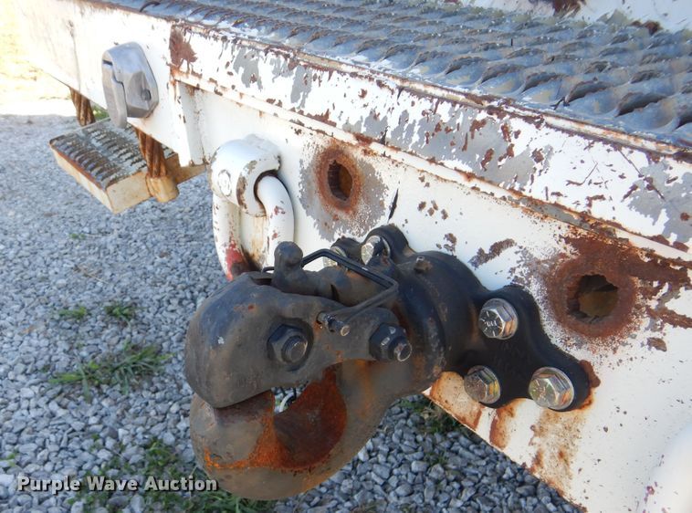 image for item HX9000 2006 International 4300 utility truck