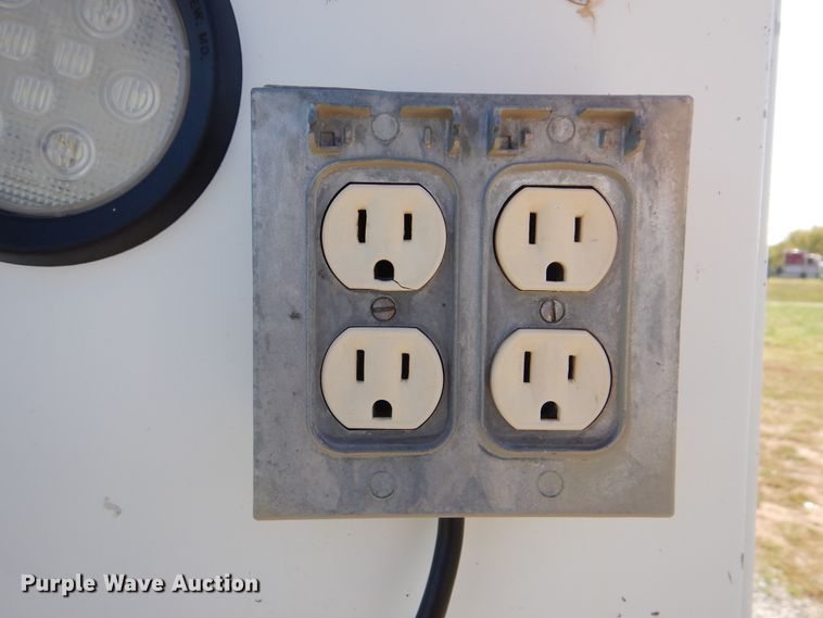 image for item HX9000 2006 International 4300 utility truck