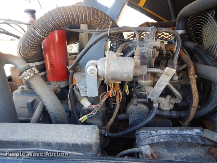 image for item HX9000 2006 International 4300 utility truck