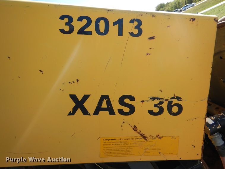 image for item HX9000 2006 International 4300 utility truck