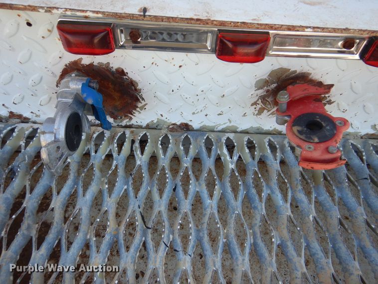 image for item HX9000 2006 International 4300 utility truck