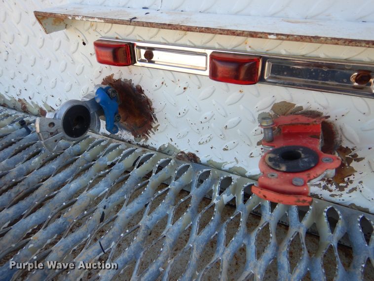 image for item HX9000 2006 International 4300 utility truck