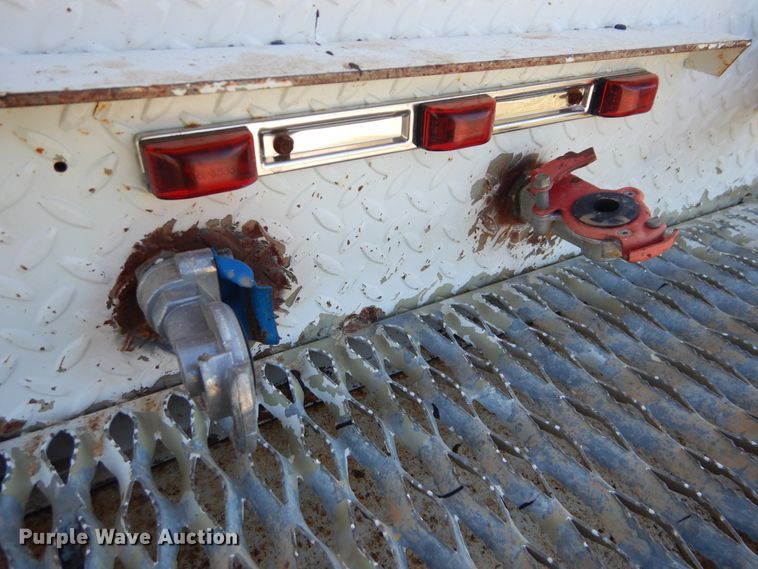 image for item HX9000 2006 International 4300 utility truck