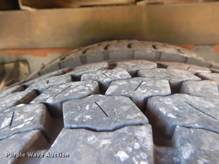 image for item HX9000 2006 International 4300 utility truck