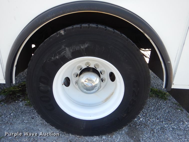 image for item HX9000 2006 International 4300 utility truck