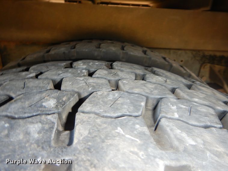 image for item HX9000 2006 International 4300 utility truck