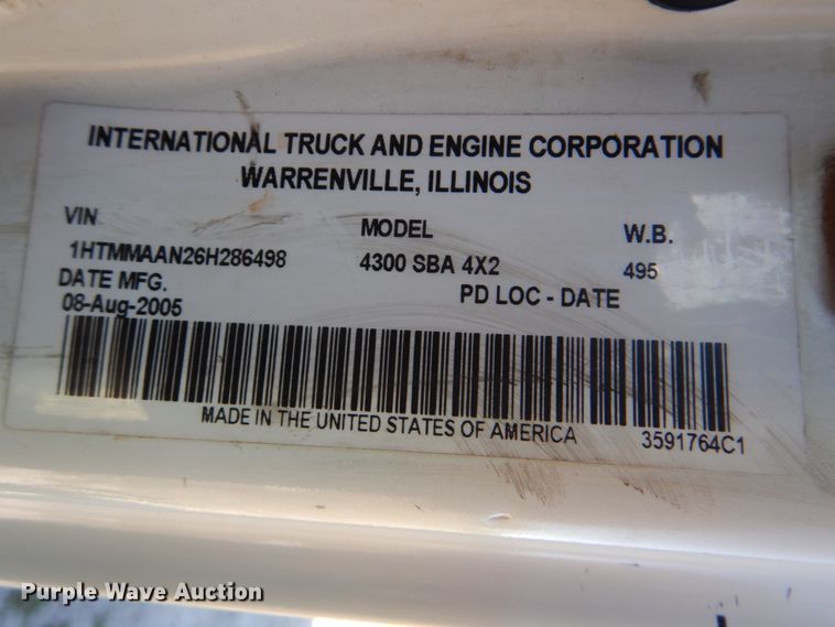image for item HX9000 2006 International 4300 utility truck