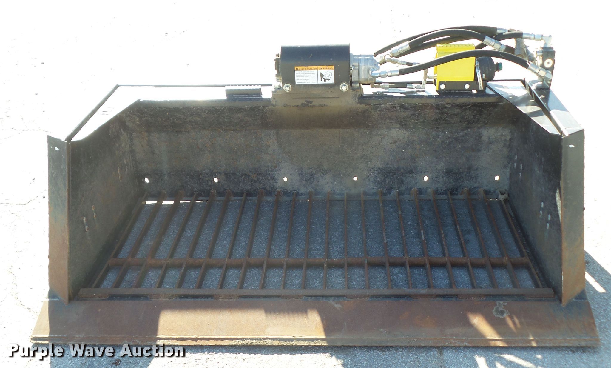 Remlinger PFM70070 vibratory skid steer screening bucket in Anita, IA